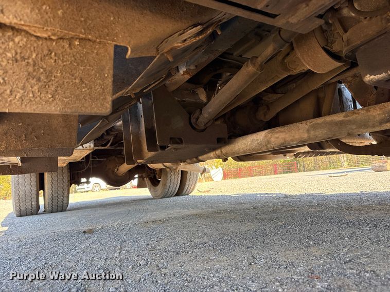 image for item DJ7942 2005 GMC C6500 utility / service truck