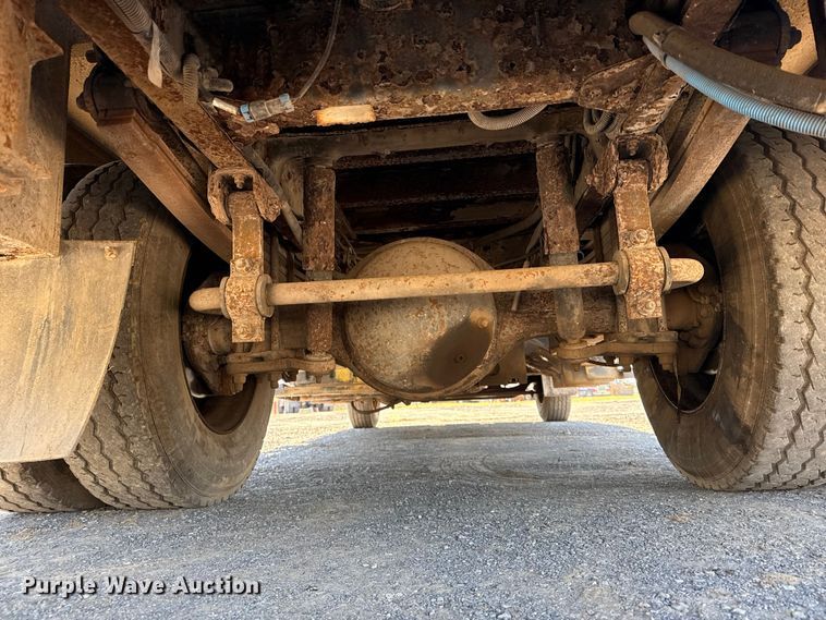 image for item DJ7942 2005 GMC C6500 utility / service truck