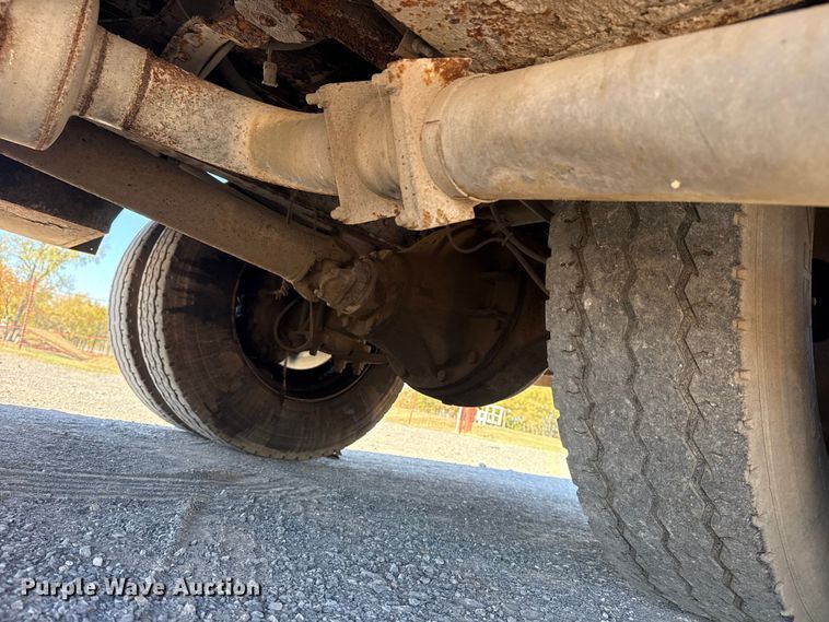 image for item DJ7942 2005 GMC C6500 utility / service truck