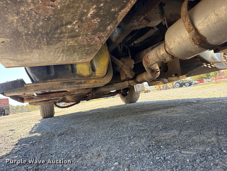 image for item DJ7942 2005 GMC C6500 utility / service truck