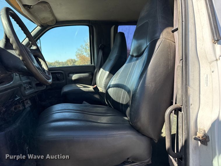 image for item DJ7942 2005 GMC C6500 utility / service truck