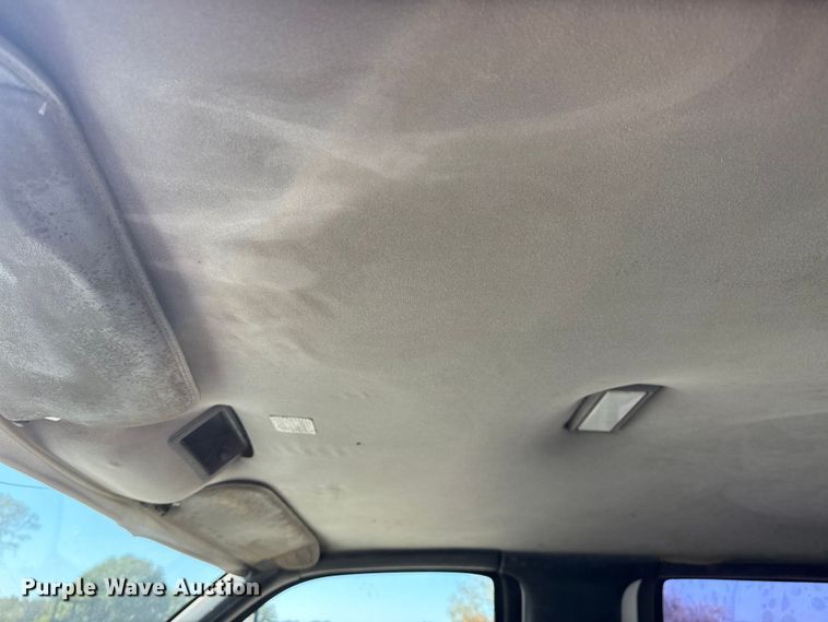 image for item DJ7942 2005 GMC C6500 utility / service truck