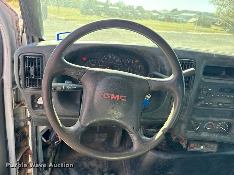 image for item DJ7942 2005 GMC C6500 utility / service truck