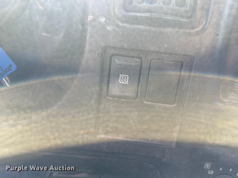 image for item DJ7942 2005 GMC C6500 utility / service truck