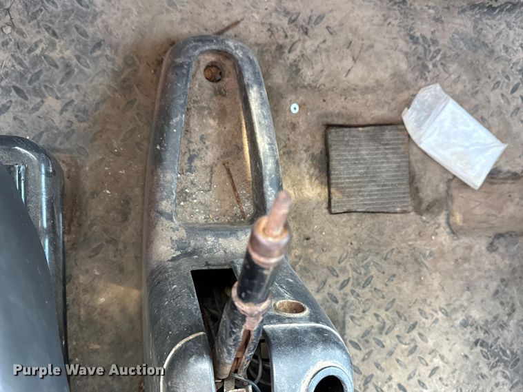 image for item DJ7942 2005 GMC C6500 utility / service truck