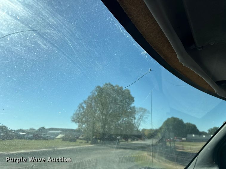 image for item DJ7942 2005 GMC C6500 utility / service truck