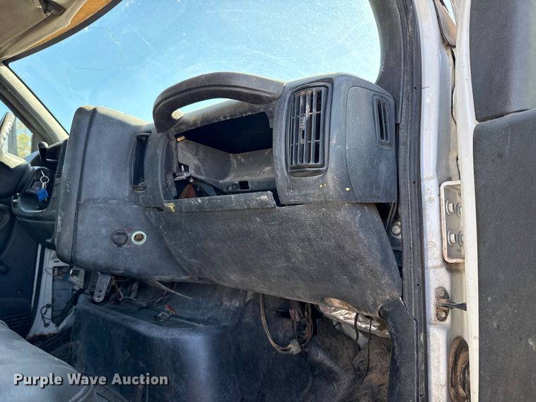 image for item DJ7942 2005 GMC C6500 utility / service truck