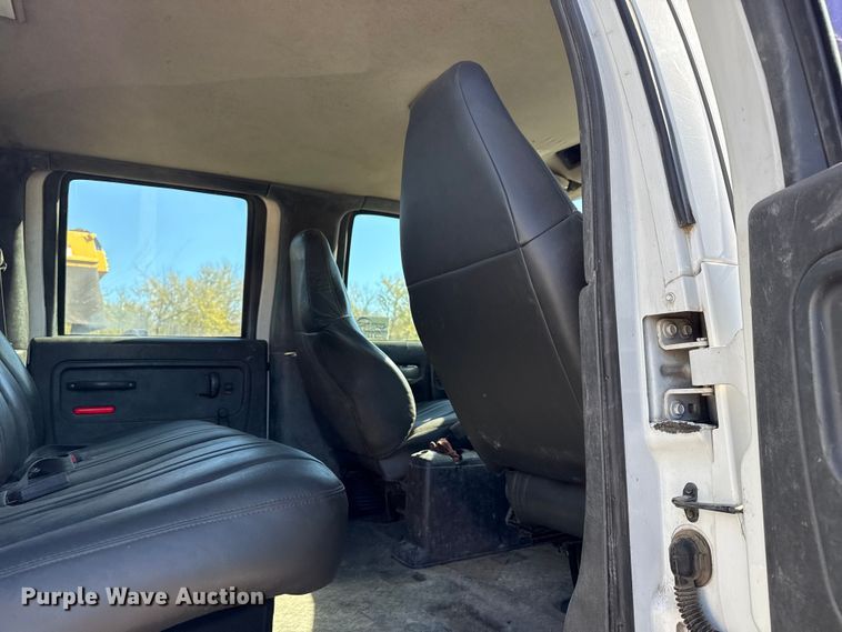 image for item DJ7942 2005 GMC C6500 utility / service truck