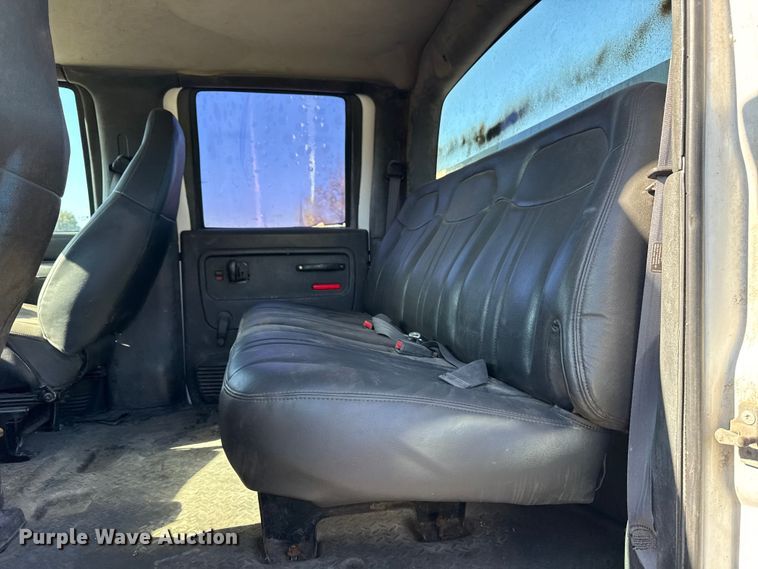 image for item DJ7942 2005 GMC C6500 utility / service truck