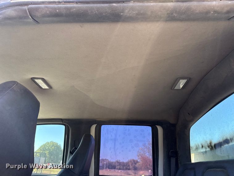 image for item DJ7942 2005 GMC C6500 utility / service truck