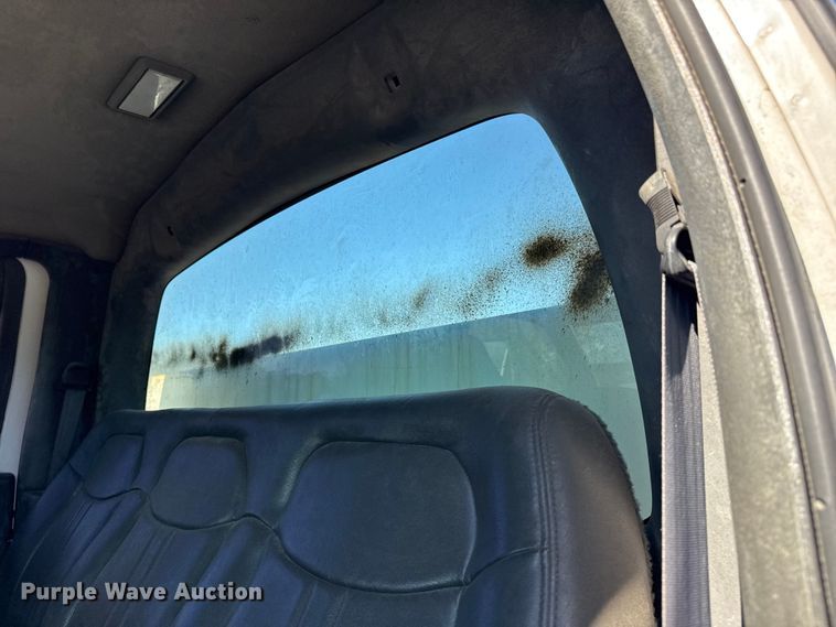 image for item DJ7942 2005 GMC C6500 utility / service truck