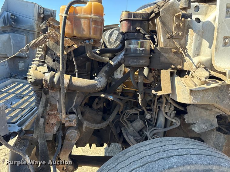 image for item DJ7942 2005 GMC C6500 utility / service truck