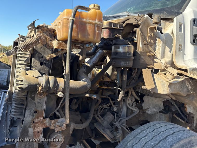 image for item DJ7942 2005 GMC C6500 utility / service truck