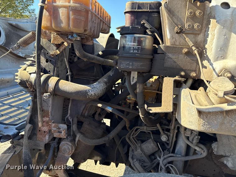 image for item DJ7942 2005 GMC C6500 utility / service truck