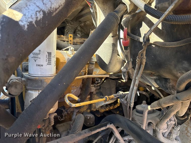 image for item DJ7942 2005 GMC C6500 utility / service truck