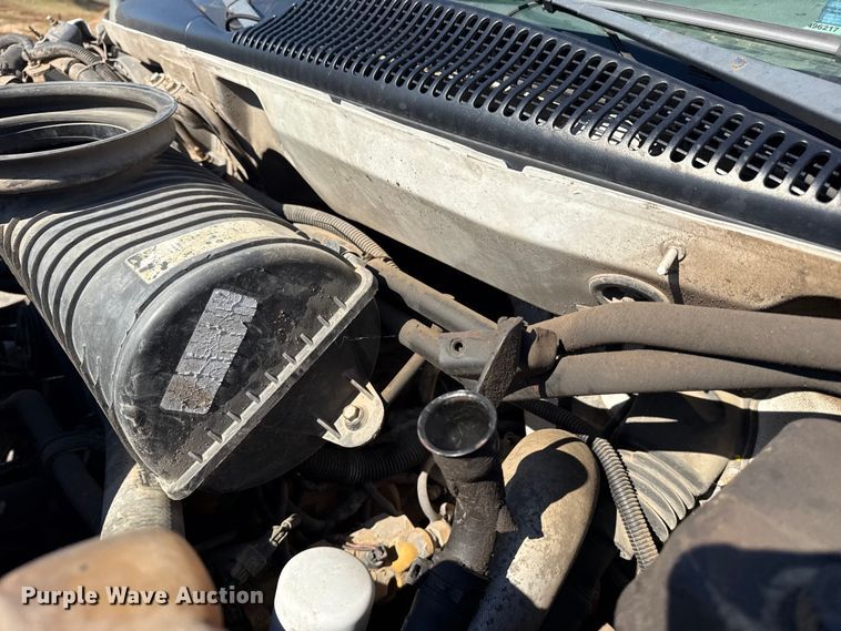 image for item DJ7942 2005 GMC C6500 utility / service truck