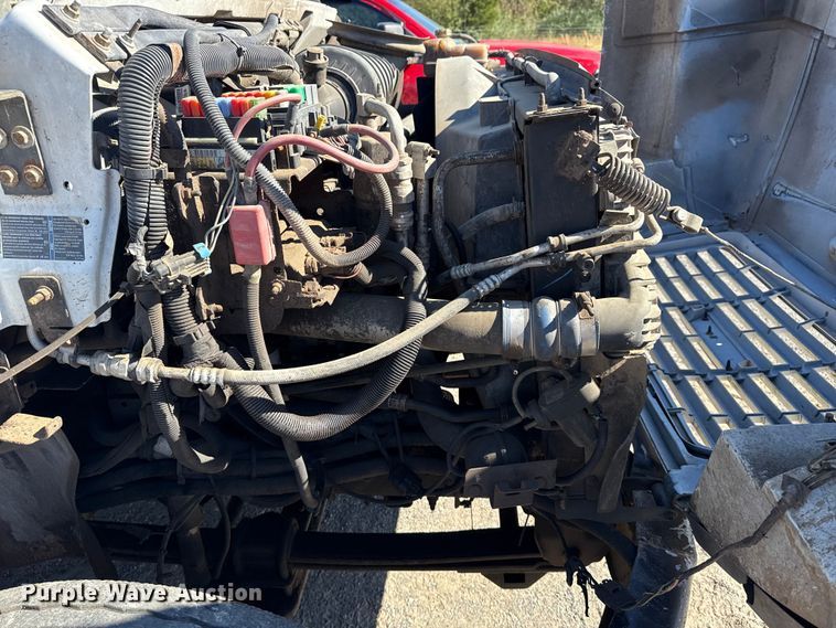 image for item DJ7942 2005 GMC C6500 utility / service truck