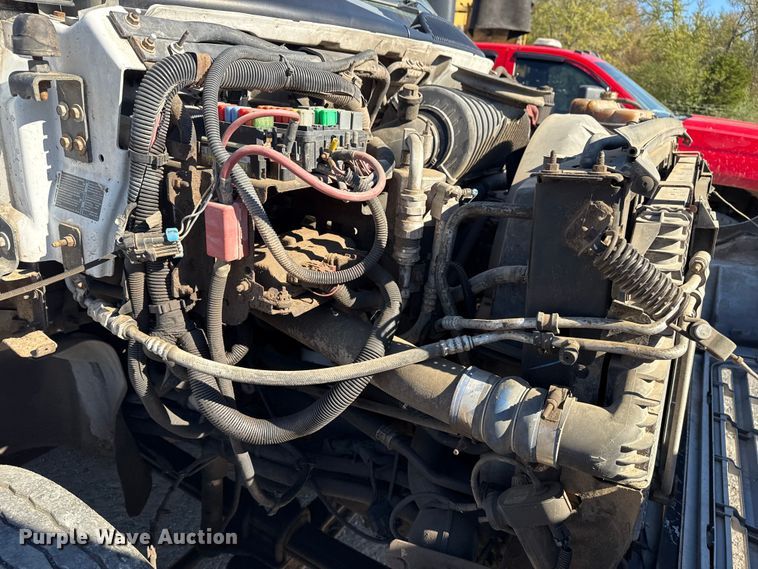 image for item DJ7942 2005 GMC C6500 utility / service truck