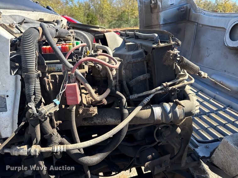 image for item DJ7942 2005 GMC C6500 utility / service truck