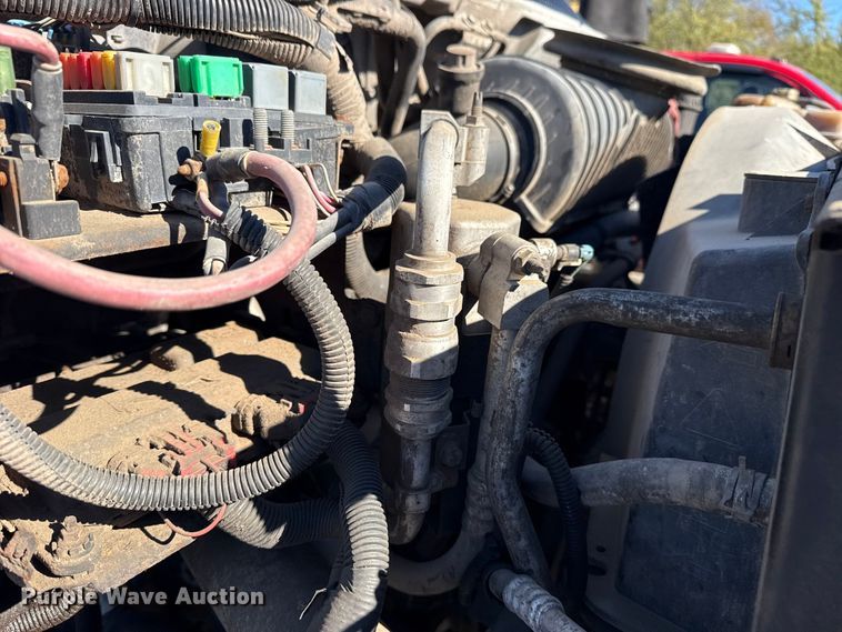 image for item DJ7942 2005 GMC C6500 utility / service truck