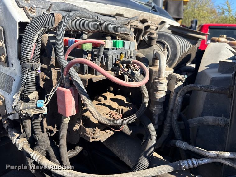 image for item DJ7942 2005 GMC C6500 utility / service truck