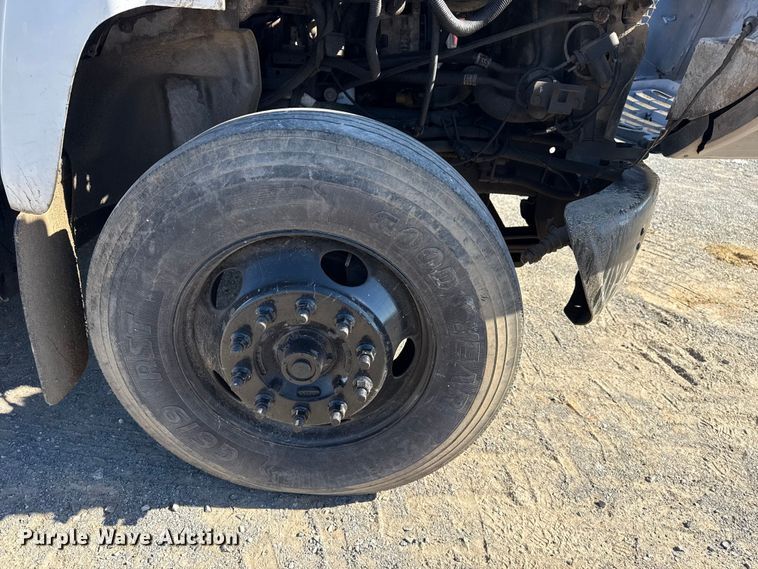 image for item DJ7942 2005 GMC C6500 utility / service truck