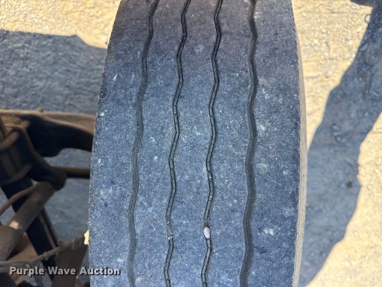 image for item DJ7942 2005 GMC C6500 utility / service truck