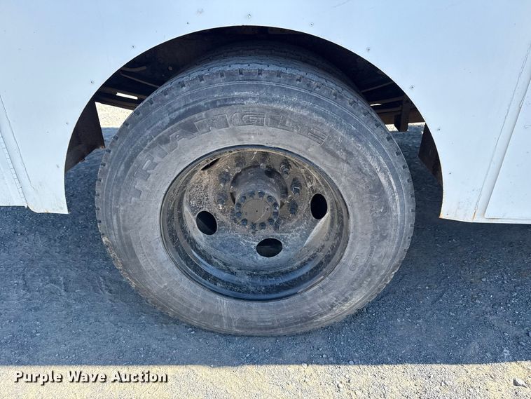 image for item DJ7942 2005 GMC C6500 utility / service truck