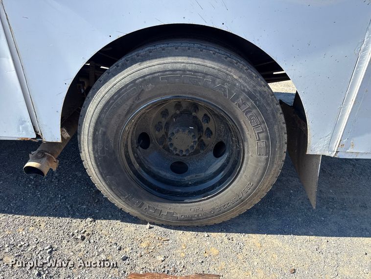 image for item DJ7942 2005 GMC C6500 utility / service truck