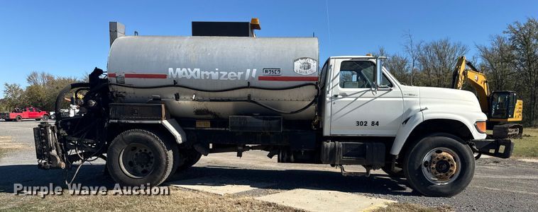 image for item DJ7945 1998 Ford F800 oil distributor truck