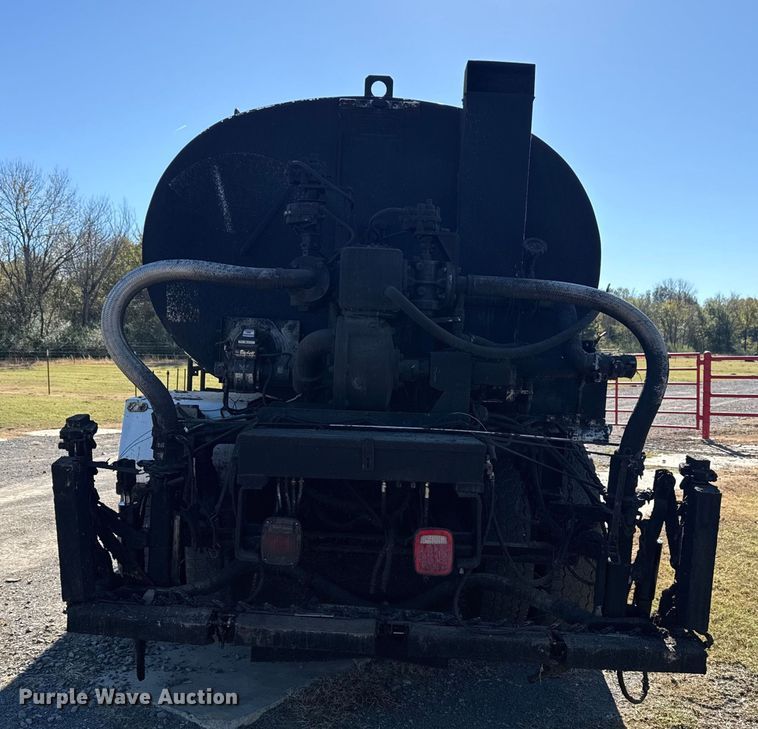 image for item DJ7945 1998 Ford F800 oil distributor truck