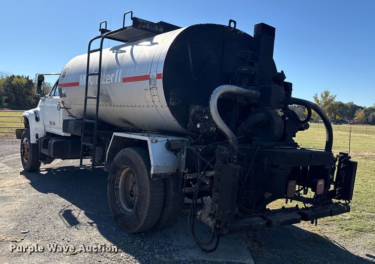 image for item DJ7945 1998 Ford F800 oil distributor truck