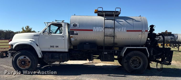 image for item DJ7945 1998 Ford F800 oil distributor truck