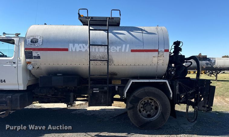 image for item DJ7945 1998 Ford F800 oil distributor truck