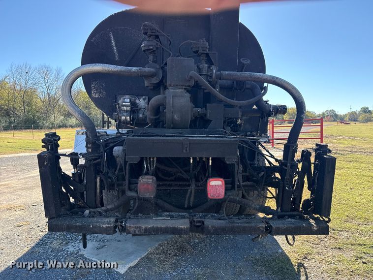 image for item DJ7945 1998 Ford F800 oil distributor truck