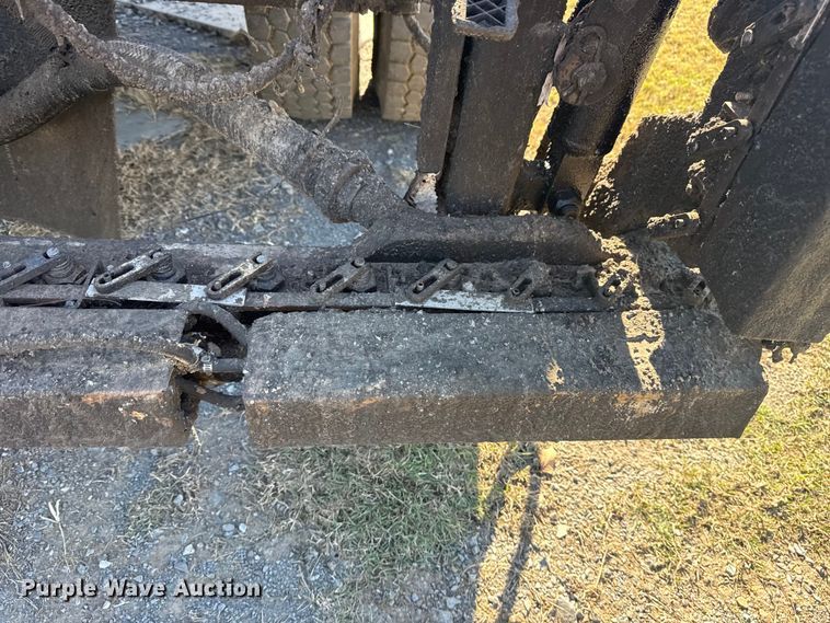 image for item DJ7945 1998 Ford F800 oil distributor truck