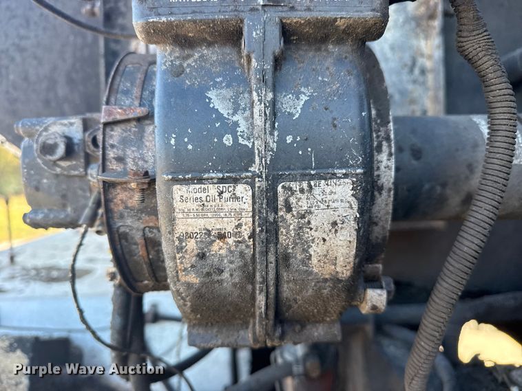 image for item DJ7945 1998 Ford F800 oil distributor truck