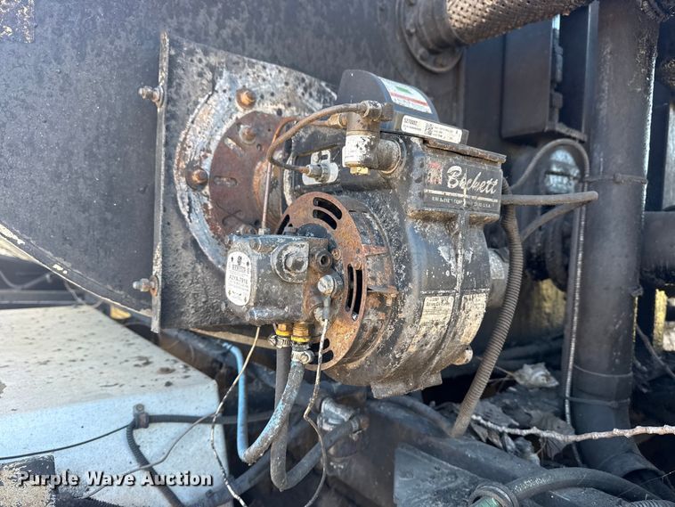 image for item DJ7945 1998 Ford F800 oil distributor truck