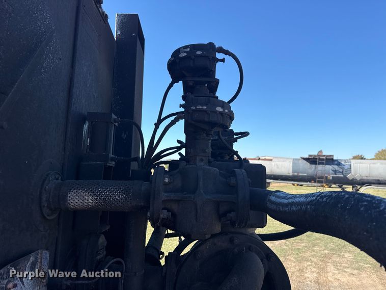 image for item DJ7945 1998 Ford F800 oil distributor truck