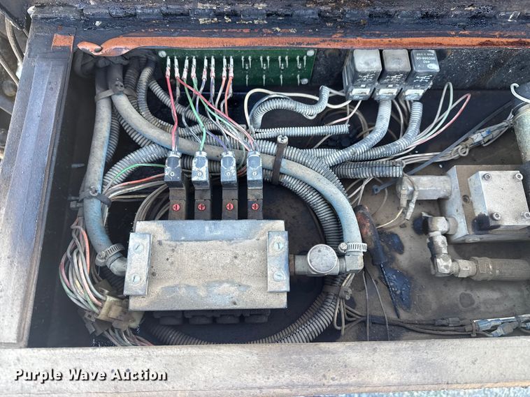 image for item DJ7945 1998 Ford F800 oil distributor truck