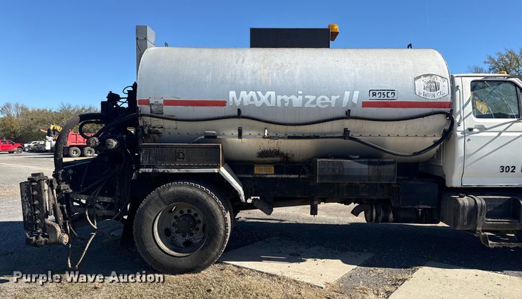 image for item DJ7945 1998 Ford F800 oil distributor truck