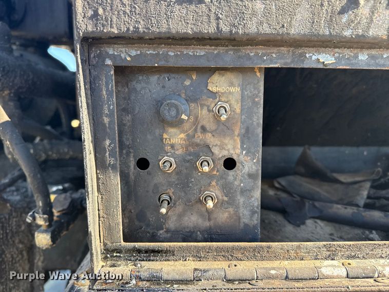 image for item DJ7945 1998 Ford F800 oil distributor truck