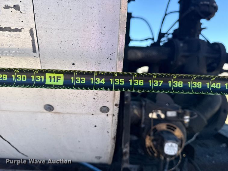 image for item DJ7945 1998 Ford F800 oil distributor truck