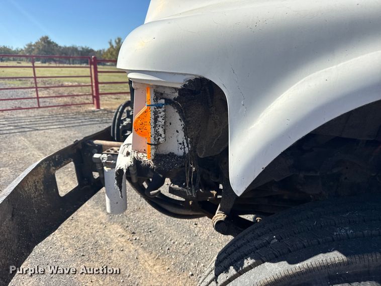 image for item DJ7945 1998 Ford F800 oil distributor truck