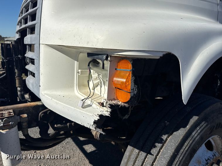 image for item DJ7945 1998 Ford F800 oil distributor truck