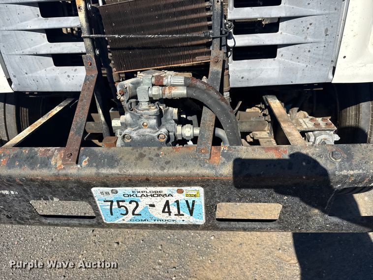 image for item DJ7945 1998 Ford F800 oil distributor truck