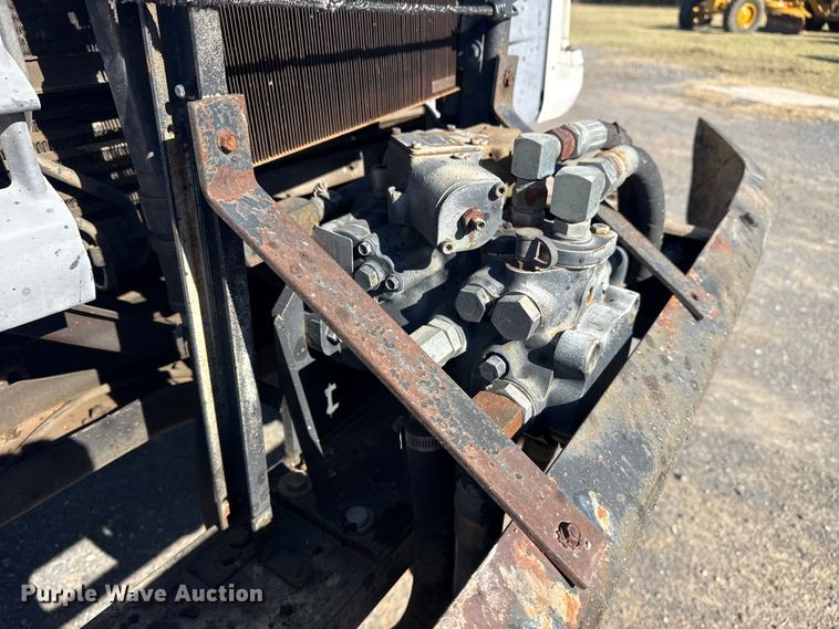 image for item DJ7945 1998 Ford F800 oil distributor truck