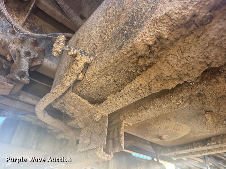 image for item DJ7945 1998 Ford F800 oil distributor truck