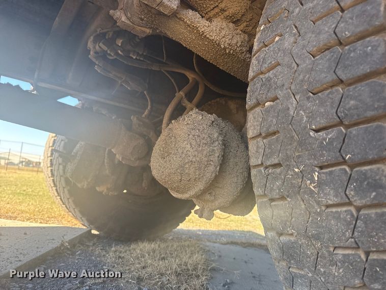 image for item DJ7945 1998 Ford F800 oil distributor truck