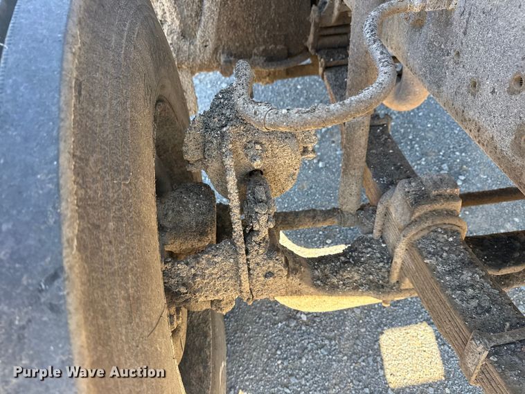 image for item DJ7945 1998 Ford F800 oil distributor truck